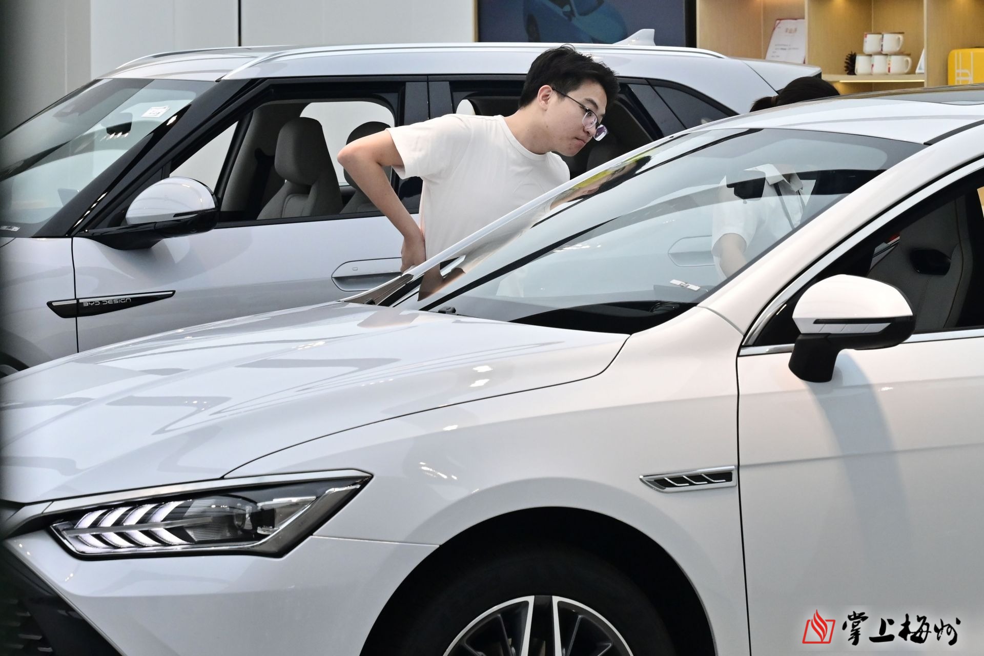 車企讓利足 銷售人氣旺!“五一”假期新能源汽車消費(fèi)市場迎來暖流 汽車裝飾用品銷售